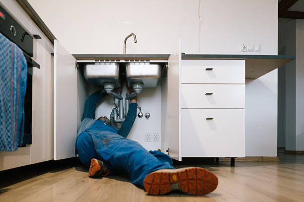 Professional Emergency Plumber technician working in Boston, IN